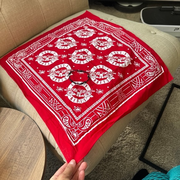 Guns and roses scarf with logo and hand made male/unisex rock bracelet - Picture 5 of 8